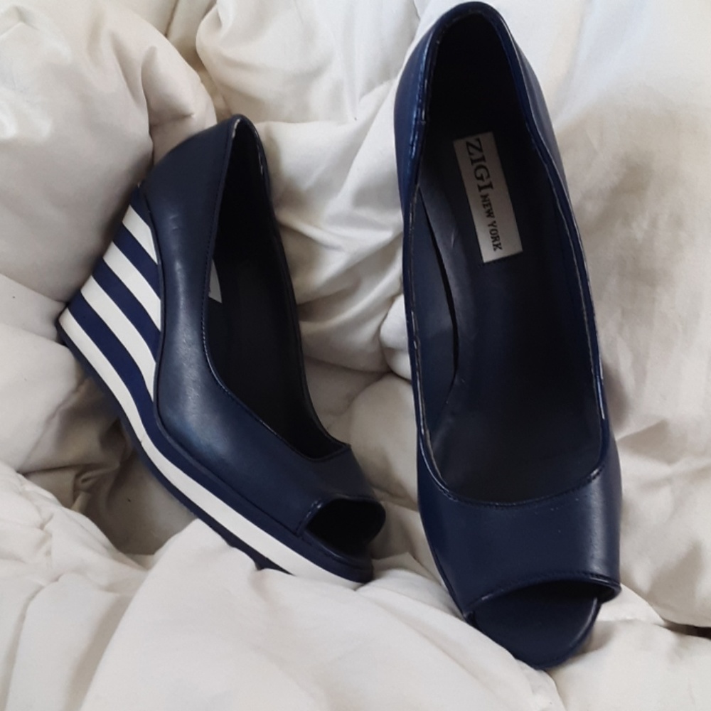 ZIGI navy & white striped wedges